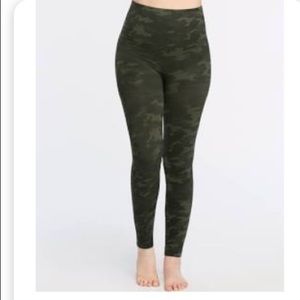 Spanx Large green camo leggings!